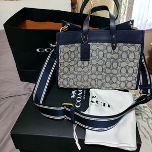 COACH SIGNATURE JACQUARD FIELD TOTE 30/ Midnight Blue in excellent condition